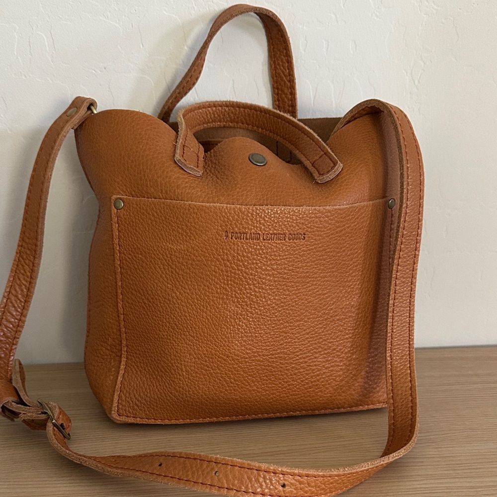 Portland Leather mini crossbody Dune